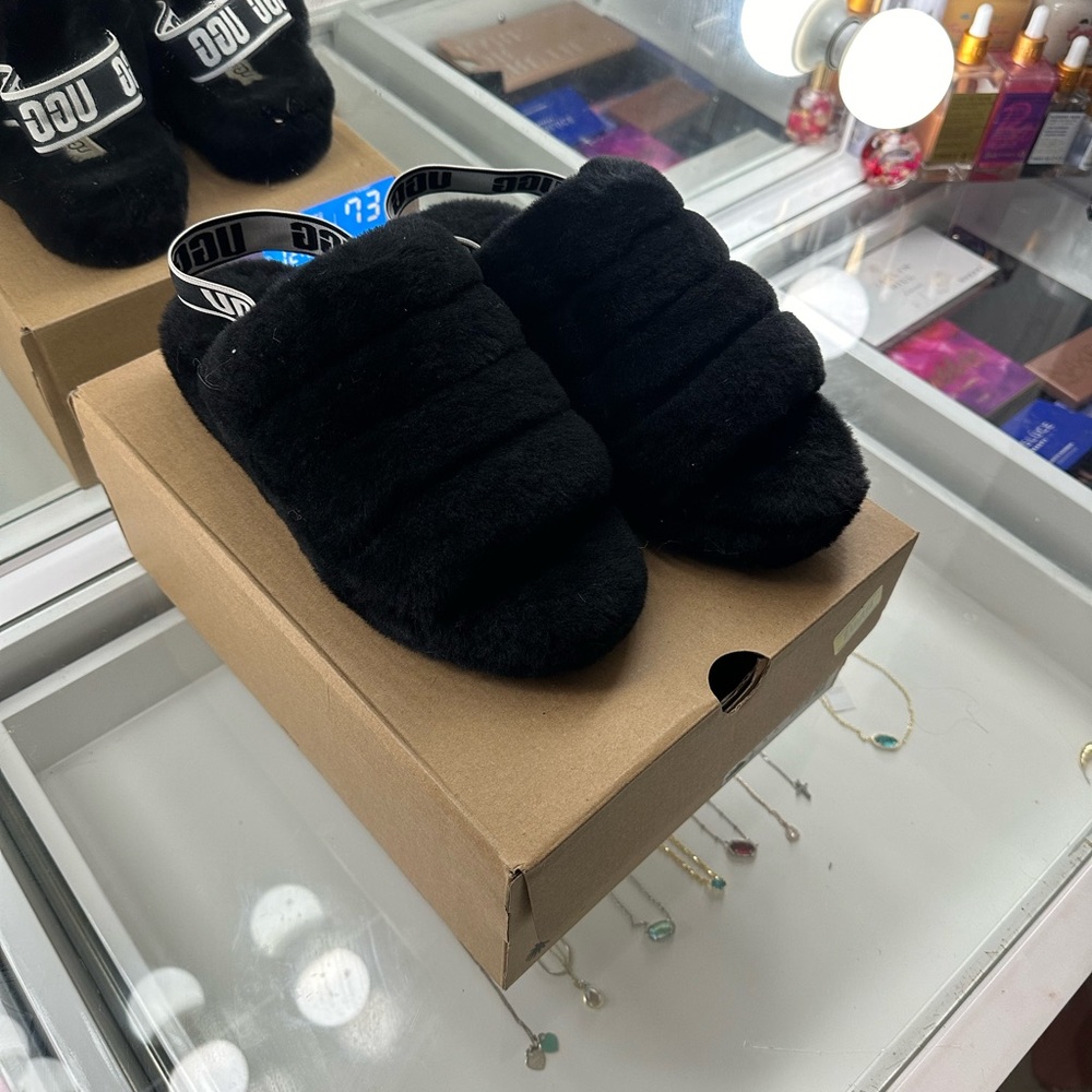 Black slipper uggs